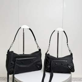 Picture of Balenciaga Handbags _SKUfw240688439fw